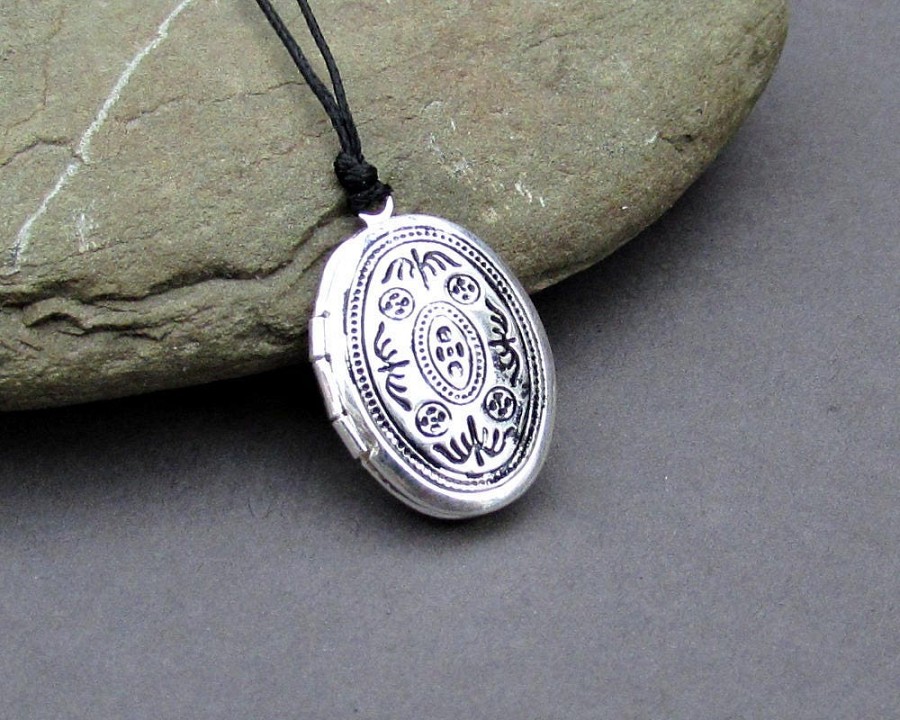 Tiny Oval Locket Necklace Pendant, Silver Mens  Simple Locket Necklace  Antique Long Necklace Keepsake Necklace